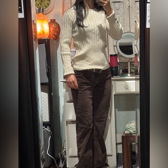 Small black buttons going down the sleeve, with glittery embroidery - Picture 6 of 6